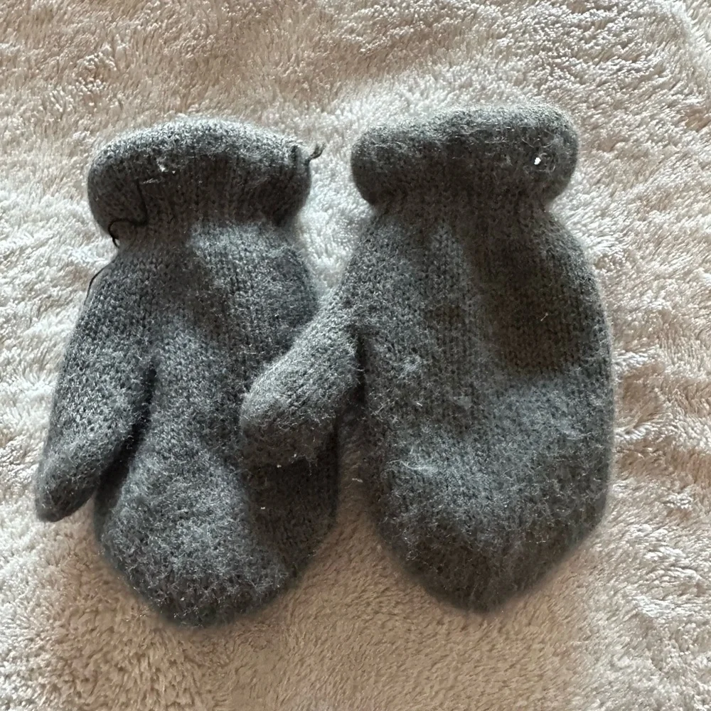 Kids mittens used
